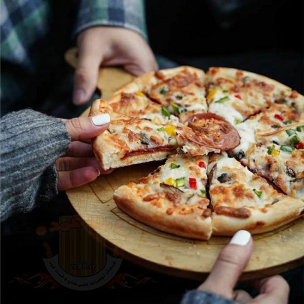 بشقاب چوبی برای پیتزا